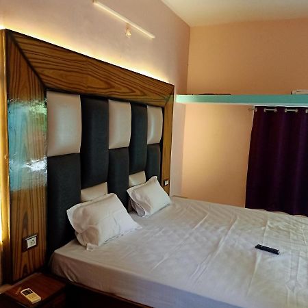 Hotel Green Park 자발푸르 외부 사진