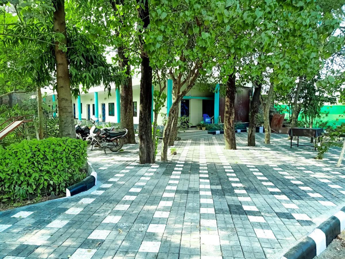 Hotel Green Park 자발푸르 외부 사진